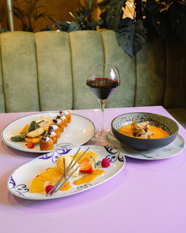 Instagram post from lasantamariagranada. This post is in position 1.